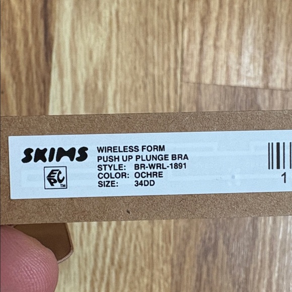 Skims Wireless Form Push Up Plunge Bra size 34 DD - Picture 15 of 15